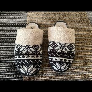 Lucky Brand Cozy Slippers , Size 6-8 or Medium